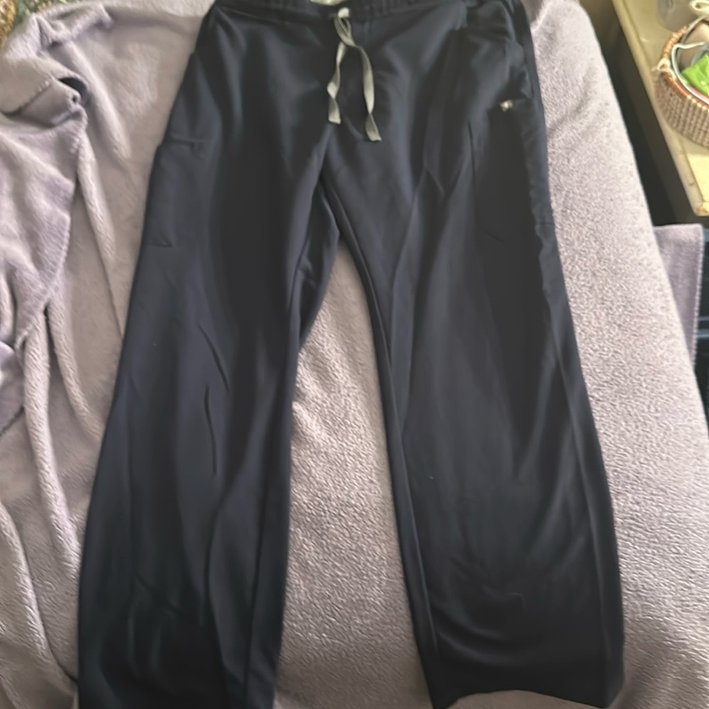 Figs tapered leg navy scrub pants